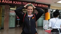 Yukkk bawa deh tuh 800 orang itu sekalian kita makan bakso bareng. Gue open house dan jangan lupa bawa KTP gue mau kasih hadiah untuk rumah terjauh, komentar Nikita. (Foto: Noel/detikFoto)