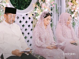 Nikita Willy Gelar Pengajian dan Malam Bainai, Ada Sajian Nasi Kapau