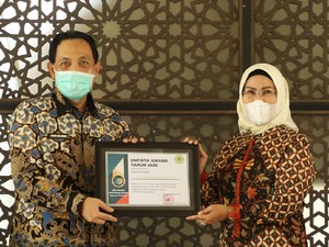 Dinilai Berkontribusi ke Pendidikan, Ratu Tatu Raih Penghargaan