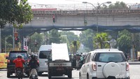 Flyover ini dibangun untuk mengatasi kemacetan yang terjadi di Jalan Laswi-Pelajar Pejuang.