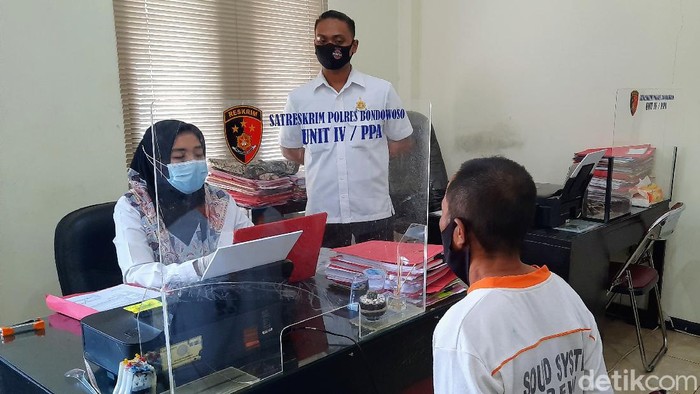 Polisi meringkus pelaku pencabulan di Bondowoso. Pelaku ditangkap di rumahnya saat akan kabur ke luar daerah.