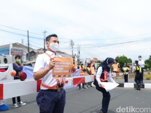 Cegah Kecelakaan di Perlintasan KA, Relawan Sosialisasi Turun ke Jalan
