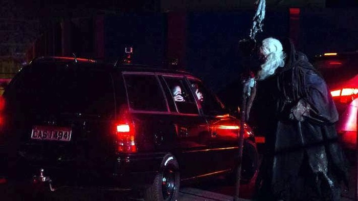 Taman rekreasi bertemakan horror di Brasil buka secara drive thru selama pandemi