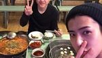 Tampannya Kyung-soo Saat Makan Ayam Goreng Pedas dan Roti Manis