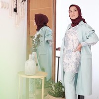 Kediaman Eno Lerian terlihat semakin sejuk dan estetik dengan berbagai macam tanaman yang hadir baik di dalam maupun luar rumah. Foto: Instagram