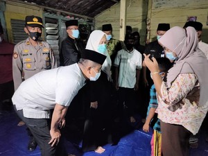 Istri-Anak Salah Satu Korban Jebakan Tikus di Bojonegoro Dapat Santunan
