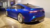Perusahaan Jepang ini sudah meluncurkan konsep untuk Mirai generasi kedua di Tokyo Motor Show 2019 yang memperlihatkan perubahan besar pada mobil tersebut. Mirai generasi kedua menggunakan garis-garis tubuh yang lebih melengkung. Dimensinya menjadi lebih panjang, lebih lebar tapi lebih rendah. Hasilnya mobil ini menjadi sebuah mobil sedan empat pintu yang lebih sederhana.Foto: Toyota