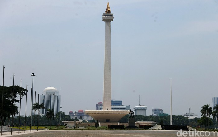 Revitalisasi Monas bagian selatan sudah selesai dikerjakan. Namun, Monumen Nasional belum dibuka untuk umum untuk mencegah penyebaran virus Corona.