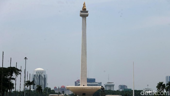 Revitalisasi Monas bagian selatan sudah selesai dikerjakan. Namun, Monumen Nasional belum dibuka untuk umum untuk mencegah penyebaran virus Corona.