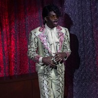 Para musisi pria pun memberikan penampilan terbaiknya. Rapper Lil Nas X misalnya muncul dengan setelan koboi berwarna candy keluaran Gucci. (Foto: Chris Pizzello/AP)