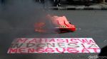 Aksi Bakar-bakaran Warnai Demo Tolak Omnibus Law di Bandung