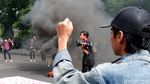 Aksi Bakar-bakaran Warnai Demo Tolak Omnibus Law di Bandung