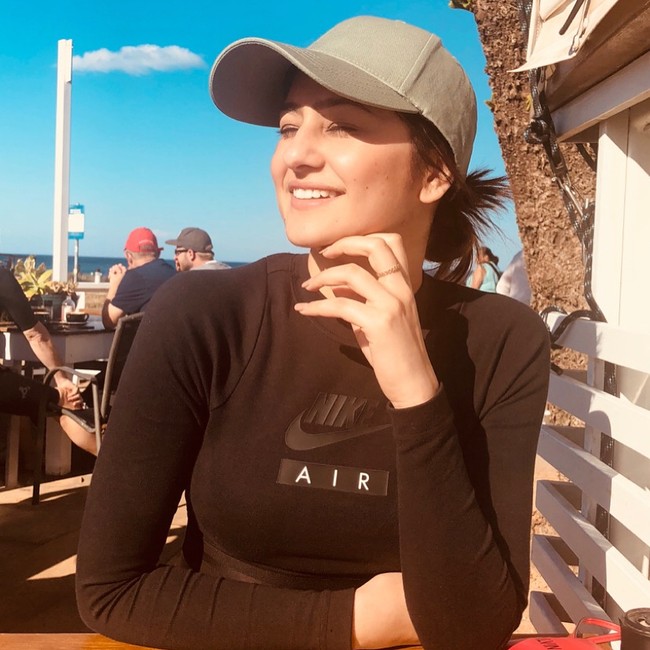 Meski begitu Arshdeep mengaku jika pekerjaan ini tidaklah mudah. Kadang ia melakukan kesalahan yang membuat down. Untungnya, wanita cantik itu mendapat dukungan dari lingkungan kerjanya. Foto: Instagram @arshdeep_kaur121