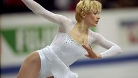 Satu lagi atlet ice skating yang pernah berpose untuk majalah Playboy, Maria Butyrskaya asal Rusia. Itu dilakukannya di tahun 1998 (Getty Images)