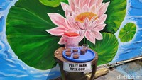 Untuk wisata ini, belum ada tiket masuknya, pengelola hanya menyediakan pakan ikan per kap sebesar Rp 2.000.