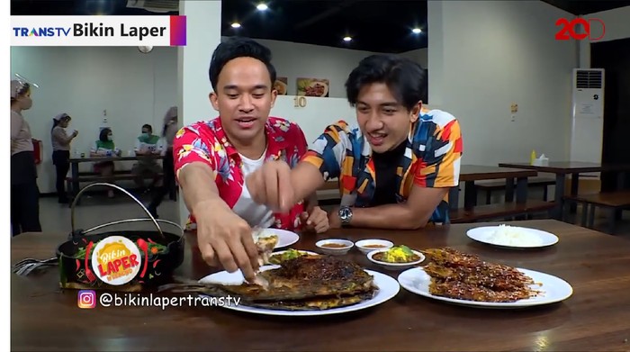 Bikin Laper! Ketagihan Ikan Kuwe dan Udang Bakar Bumbu Makassar