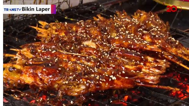 Bikin Laper! Ketagihan Ikan Kuwe dan Udang Bakar Bumbu Makassar