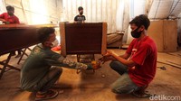 Lie A Min berinisiatif untuk membuat peti mati yang bagus dan enak dipandang, namun dengan harga yang ramah di kantong masyarakat.