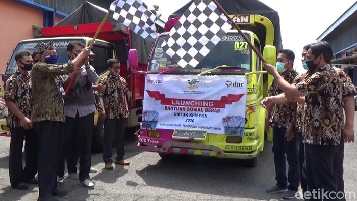 Bulog Banyuwangi Kembali Distribusikan Beras Bansos 1000 Ton Lebih Untuk PKH Tahap III