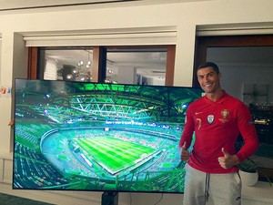 Cristiano Ronaldo Pakai Jersey Timnas, Dukung Portugal dari Rumah