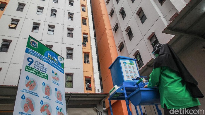 Dampak Resesi Bagi Masyarakat Kecil Suasana Rusun Lokbin Rawa Buaya, Jakarta Barat, yang kebanyakan ditempati warga miskin ibu kota, Kamis (15/10/2020).