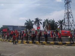 Batal Demo di Cempaka Putih, Buruh Aksi di Kawasan Industri JIEP Pulogadung