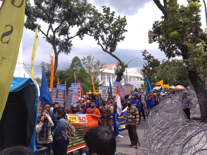 Demo tolak omnibus law di Kantor Gubsu (Datuk Haris-detikcom)