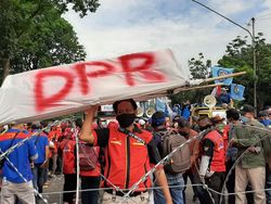 Temui Massa Demo, Gubernur Sumsel Janji Sampaikan Aspirasi Buruh ke Jokowi