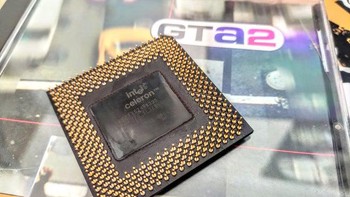 Begini ukuran chipset tahun 1998, sekarang ukurannya lebih kecil. Foto: Reddit