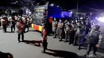 Gas Air Mata-Water Cannon Bubarkan Demo Omnibus Law di Banyumas