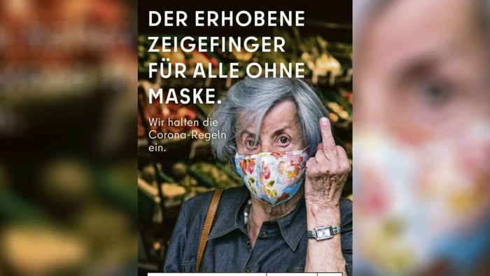 Iklan acungkan jari tengah Berlin