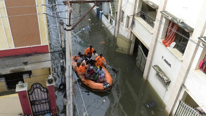 India selatan diguyur hujan lebat dan bajir (AFP Photo)