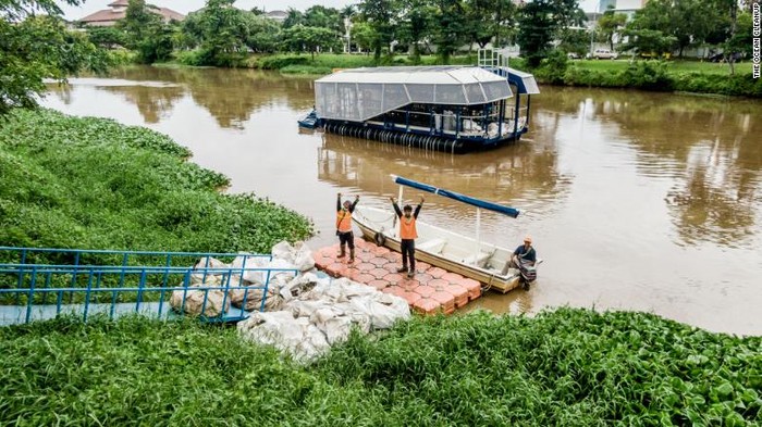 Interceptors, kapal pemungut sampah plastik dari The Ocean Cleanup Interceptors, kapal pemungut sampah plastik dari The Ocean Cleanup ciptaan Boyan Slat