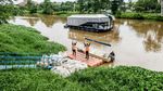 Potret Interceptors, Kapal Pemungut Sampah di Sungai Jakarta