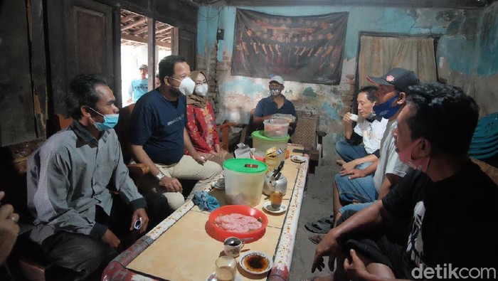 Ipong Pilih Dekati Masyarakat Lewat Ngopi Bareng di Warung
