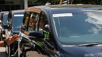Mobil keluarga tampak beriringan untuk berangkat menuju Karanganyar. Agung Mardika/Dok. Detikcom.