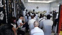 Sebelum pemakaman, keluarga menggelar misa pemberangkatan jenazah di ruang E Thiong Ting, Kamis (15/10/2020). Bayu Ardi Isnanto/Dok.Detikcom.