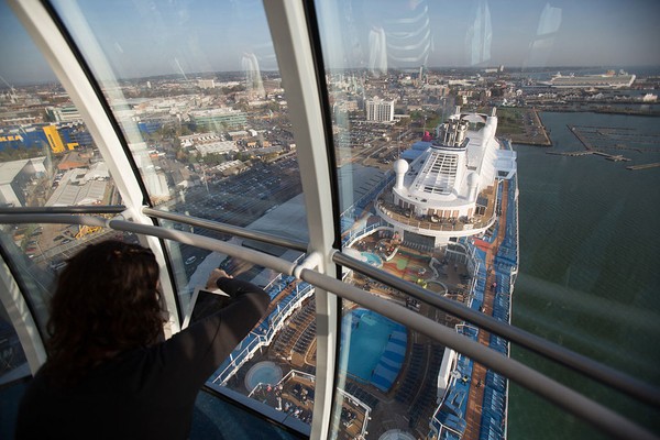 Meskipun Royal Caribbean mempunyai jadwal tentatif dengan rute ke Amerika Serikat pada bulan Desember, namun belum ada konfirmasi resmi mengenai hal tersebut termasuk persetujuan pemerintah. Matt Cardy/Getty Images Meskipun Royal Caribbean mempunyai jadwal tentatif dengan rute ke Amerika Serikat pada bulan Desember, namun belum ada konfirmasi resmi mengenai hal tersebut termasuk persetujuan pemerintah. Matt Cardy/Getty Images