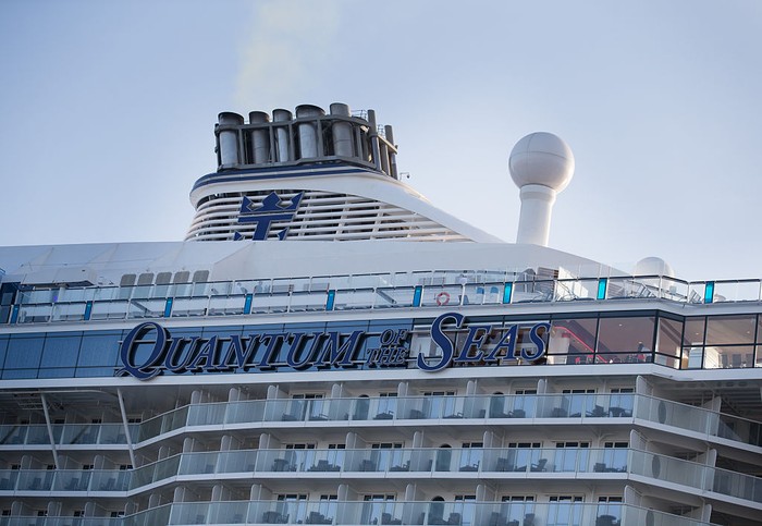 Kapal Pesiar Royal Caribbean Siap Berlayar Lagi Kapar pesiar Royal Caribbean mengumumkan akan berlayar pertama kali sejak pandemi virus Corona di Singapura. Mereka telah mendapatkan izin dari pemerintah.