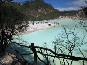 Menikmati Eksotisnya Keindahan Kawah Putih Ciwidey