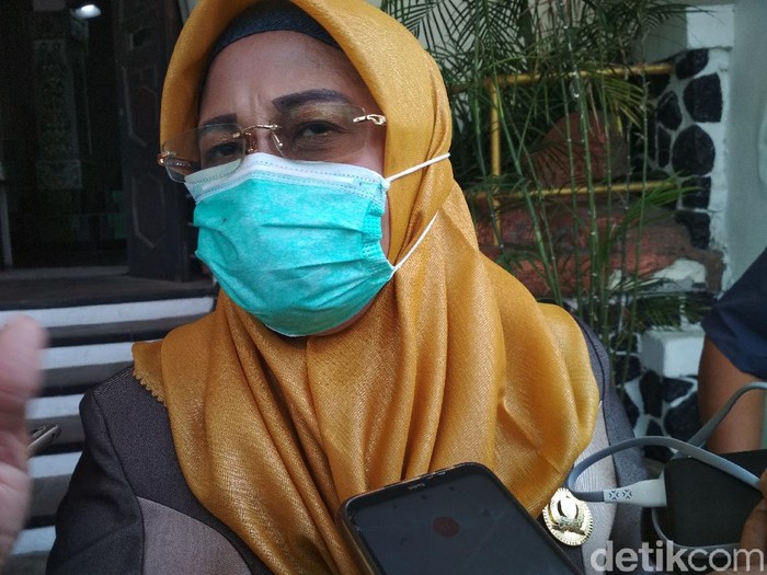 Ketua DPRD Kota Cirebon Affiati.