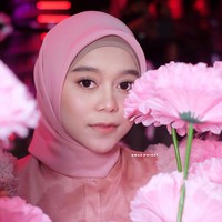 Pedangdut 21 tahun itu kini terlihat semakin dewasa. Penampilannya pun tampak semakin memikat. Foto: dok. Instagram