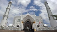 masjid tersebut diketahui telah dibangun sejak tahun 2017 silam dan baru dibuka awal September kemarin (ANTARA FOTO/Iggoy el Fitra/hp)