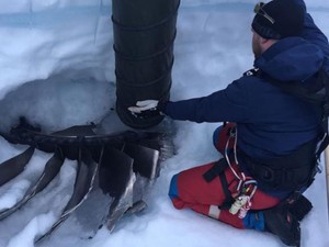 Penyelidik Temukan Mesin Jet di Bawah Es Greenland, Ceritanya?