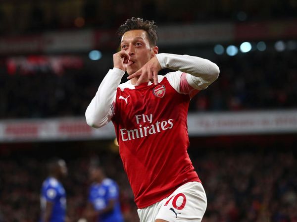 Deretan Trofi Mesut Oezil