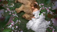 Selama 5 tahun Mila telah bekerjasama dengan beruaang bertubuh besar ini. Puluhan model dia terbangkan dari berbagai negara untuk berfoto dengan Stephan. Hasil fotonya pun membuat siapapun terpukau. (dok Mila Zhdanova)