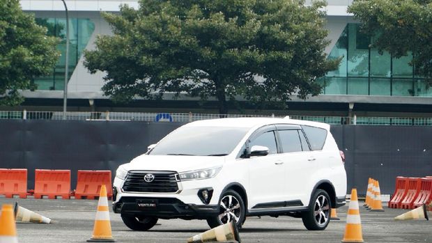 New Kijang Innova dan New Fortuner