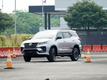 Mau Kredit Toyota Fortuner Paling Murah? Segini Cicilannya Tiap Bulan