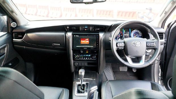 New Kijang Innova dan New Fortuner