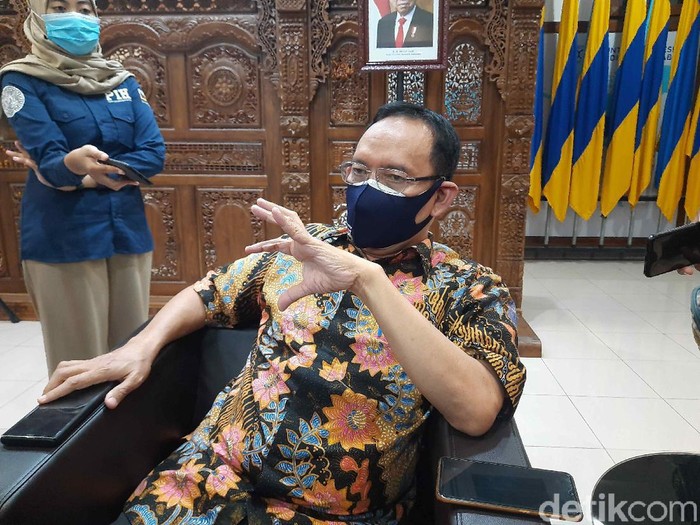 Rektor Universitas Airlangga (Unair) Prof Mohammad Nasih menyampaikan perkembangan dari senyawa bakal calon obat COVID-19. Atau obat baru yang diteliti tim riset.